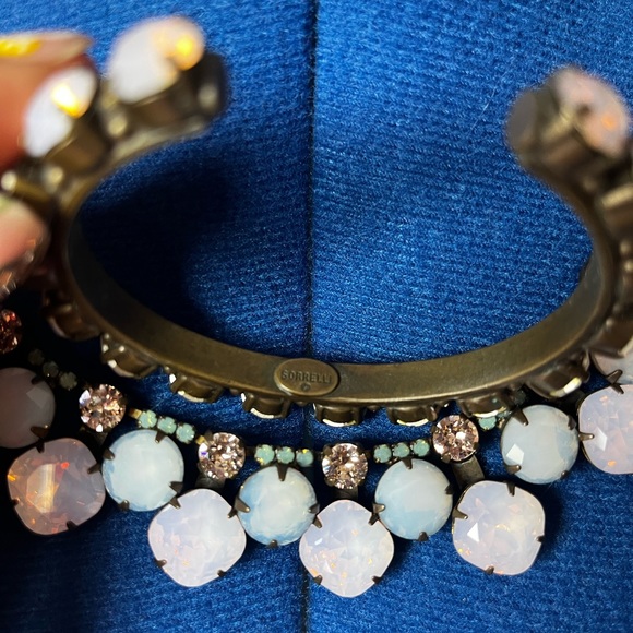 SOLD Light pink Sorrelli Set - Picture 9 of 12